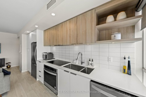2007-6 Sonic Way, Toronto, ON - Indoor Photo Showing Kitchen With Double Sink With Upgraded Kitchen