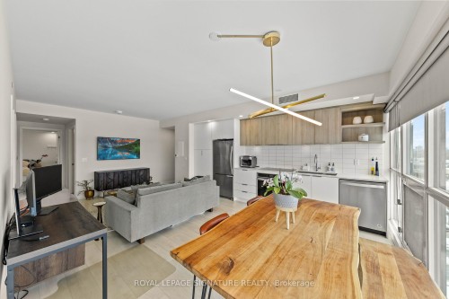 2007-6 Sonic Way, Toronto, ON - Indoor Photo Showing Other Room