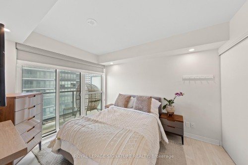 2007-6 Sonic Way, Toronto, ON - Indoor Photo Showing Bedroom