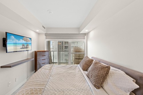 2007-6 Sonic Way, Toronto, ON - Indoor Photo Showing Bedroom