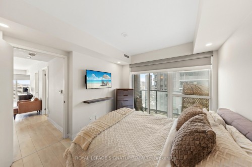 2007-6 Sonic Way, Toronto, ON - Indoor Photo Showing Bedroom