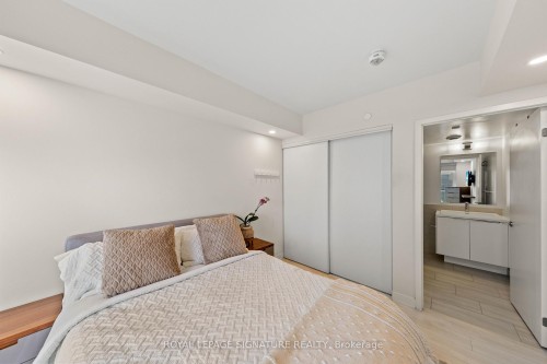 2007-6 Sonic Way, Toronto, ON - Indoor Photo Showing Bedroom