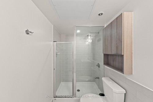 2007-6 Sonic Way, Toronto, ON - Indoor Photo Showing Bathroom