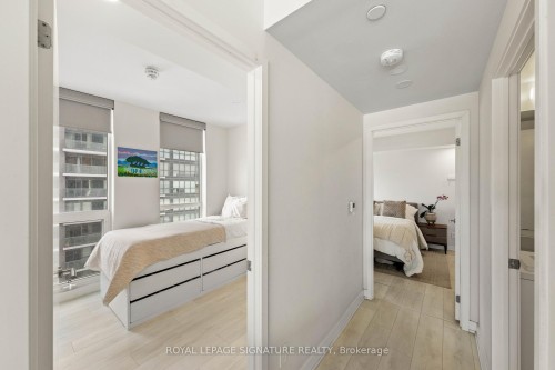 2007-6 Sonic Way, Toronto, ON - Indoor Photo Showing Other Room