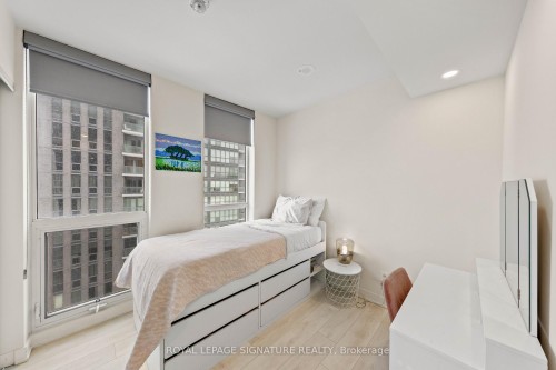 2007-6 Sonic Way, Toronto, ON - Indoor Photo Showing Bedroom