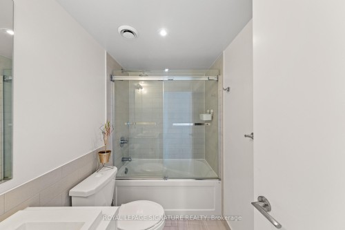 2007-6 Sonic Way, Toronto, ON - Indoor Photo Showing Bathroom