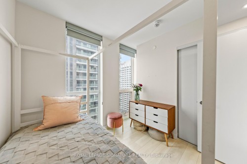 2007-6 Sonic Way, Toronto, ON - Indoor Photo Showing Other Room