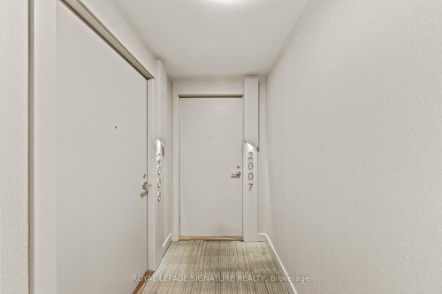 2007-6 Sonic Way, Toronto, ON - Indoor Photo Showing Other Room