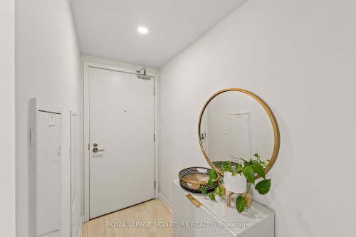 2007-6 Sonic Way, Toronto, ON - Indoor Photo Showing Other Room