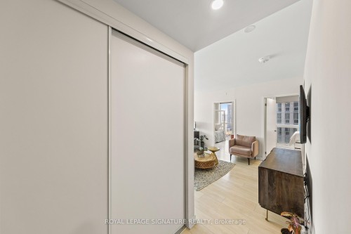 2007-6 Sonic Way, Toronto, ON - Indoor Photo Showing Other Room