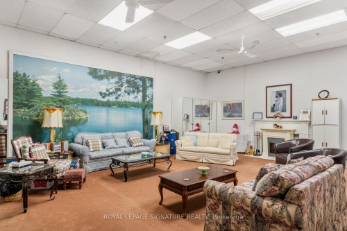 1503-1359 White Oaks Boulevard, Oakville, ON - Indoor Photo Showing Living Room