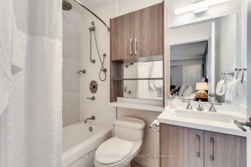 601-890 Sheppard Avenue W, Toronto, ON - Indoor Photo Showing Bathroom