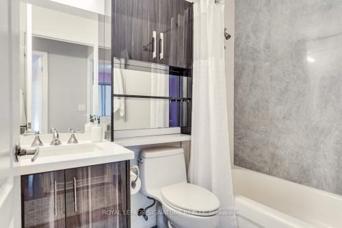 601-890 Sheppard Avenue W, Toronto, ON - Indoor Photo Showing Bathroom