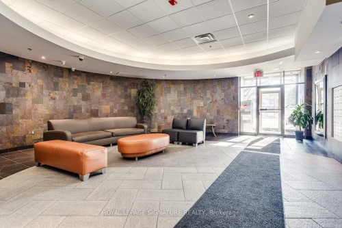 601-890 Sheppard Avenue W, Toronto, ON - Indoor Photo Showing Other Room