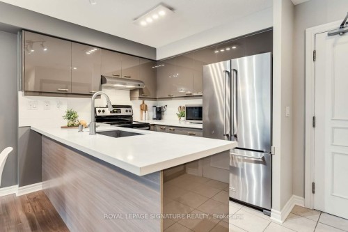 601-890 Sheppard Avenue W, Toronto, ON - Indoor Photo Showing Kitchen With Stainless Steel Kitchen With Upgraded Kitchen