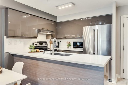 601-890 Sheppard Avenue W, Toronto, ON - Indoor Photo Showing Kitchen With Stainless Steel Kitchen With Upgraded Kitchen