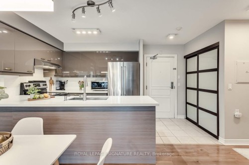 601-890 Sheppard Avenue W, Toronto, ON - Indoor Photo Showing Kitchen With Stainless Steel Kitchen With Upgraded Kitchen