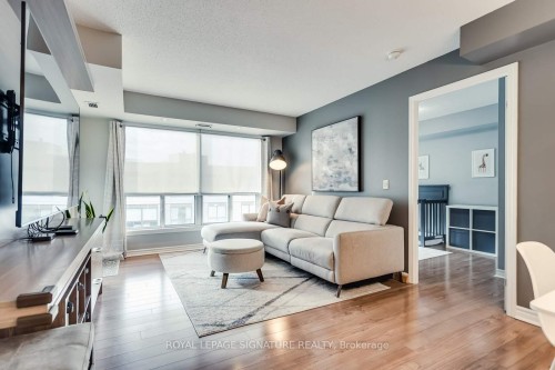 601-890 Sheppard Avenue W, Toronto, ON - Indoor Photo Showing Living Room