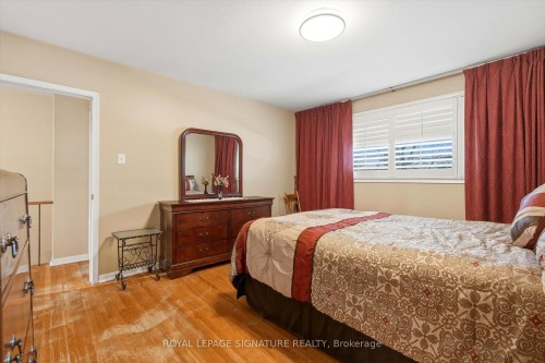 1389 Tyneburn Crescent, Mississauga, ON - Indoor Photo Showing Bedroom