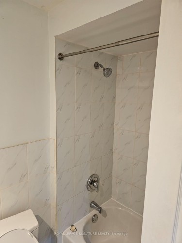 Bsmt-40 Shell Drive, Ajax, ON - Indoor Photo Showing Bathroom