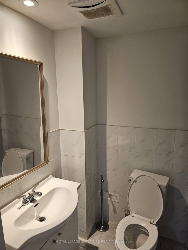 Bsmt-40 Shell Drive, Ajax, ON - Indoor Photo Showing Bathroom