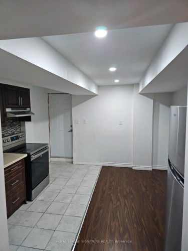 Bsmt-40 Shell Drive, Ajax, ON - Indoor Photo Showing Kitchen
