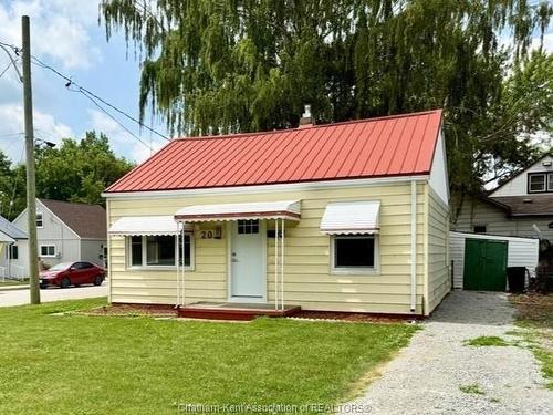 20 Mcnaughton Avenue, Wallaceburg, ON 