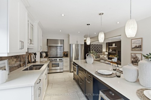 94 Intrepid Drive, Whitby, ON - Indoor Photo Showing Kitchen With Double Sink With Upgraded Kitchen