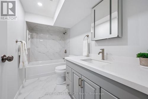 273 Carrington Drive, Guelph (Kortright West), ON - Indoor Photo Showing Bathroom