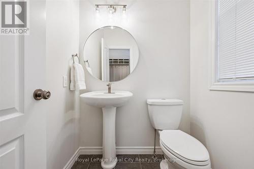 273 Carrington Drive, Guelph (Kortright West), ON - Indoor Photo Showing Bathroom