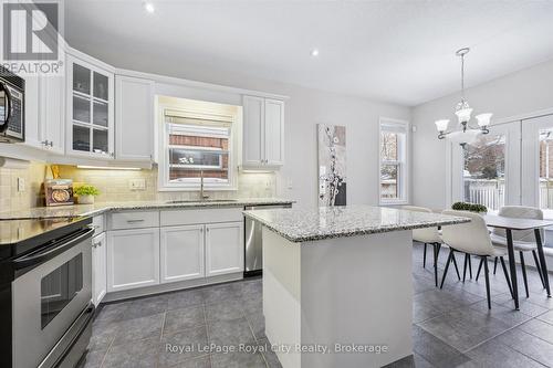 273 Carrington Drive, Guelph (Kortright West), ON - Indoor Photo Showing Kitchen With Upgraded Kitchen