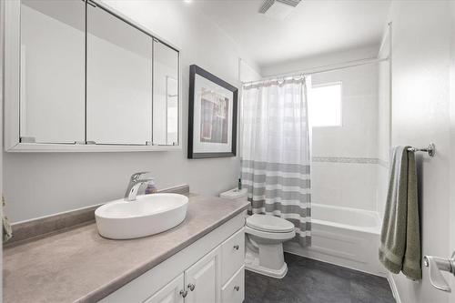 939 Dale Boulevard, Winnipeg, MB - Indoor Photo Showing Bathroom