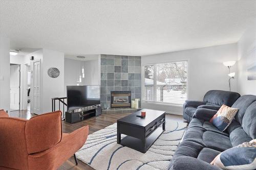 939 Dale Boulevard, Winnipeg, MB - Indoor Photo Showing Living Room With Fireplace