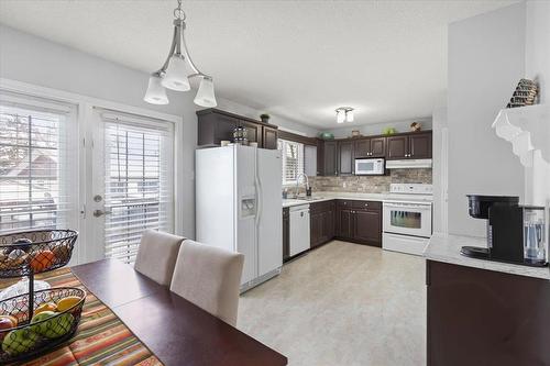 939 Dale Boulevard, Winnipeg, MB - Indoor Photo Showing Kitchen