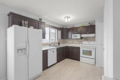 939 Dale Boulevard, Winnipeg, MB - Indoor Photo Showing Kitchen