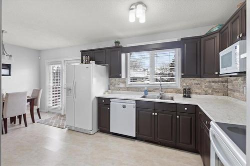 939 Dale Boulevard, Winnipeg, MB - Indoor Photo Showing Kitchen With Double Sink