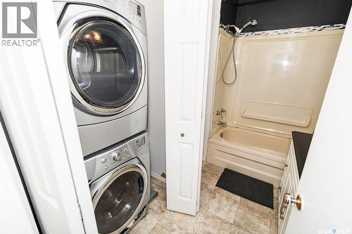 218 Bosworth Street, Kerrobert, SK - Indoor Photo Showing Laundry Room