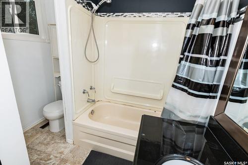218 Bosworth Street, Kerrobert, SK - Indoor Photo Showing Bathroom