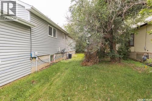 218 Bosworth Street, Kerrobert, SK - Outdoor With Exterior