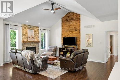 524 Osmond Daley Drive, Ottawa, ON - Indoor Photo Showing Living Room With Fireplace