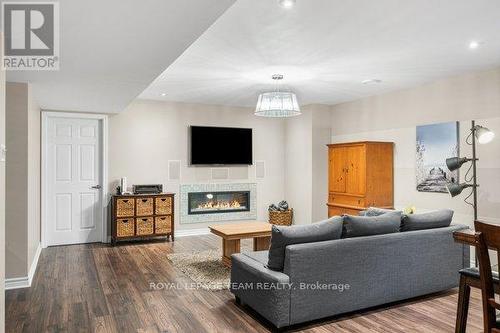 524 Osmond Daley Drive, Ottawa, ON - Indoor Photo Showing Living Room With Fireplace