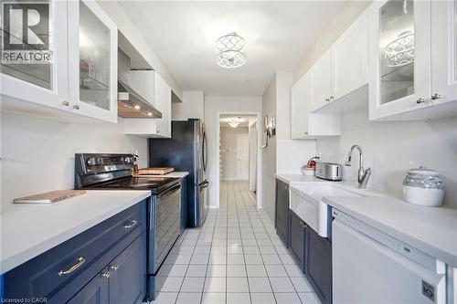 6945 Gracefield Drive, Mississauga, ON - Indoor Photo Showing Kitchen