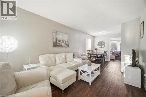 6945 Gracefield Drive, Mississauga, ON - Indoor Photo Showing Living Room