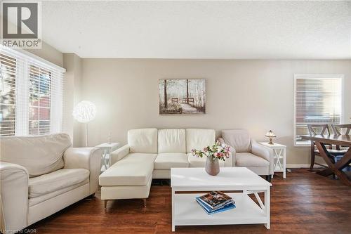 6945 Gracefield Drive, Mississauga, ON - Indoor Photo Showing Living Room