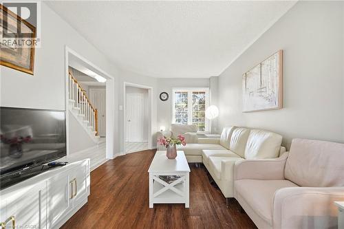 6945 Gracefield Drive, Mississauga, ON - Indoor Photo Showing Living Room