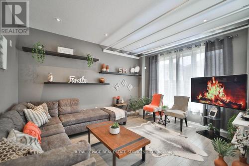 15 Mcallistar Drive, Hamilton, ON - Indoor Photo Showing Living Room
