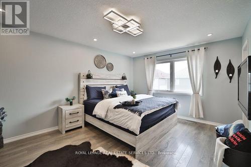 15 Mcallistar Drive, Hamilton, ON - Indoor Photo Showing Bedroom