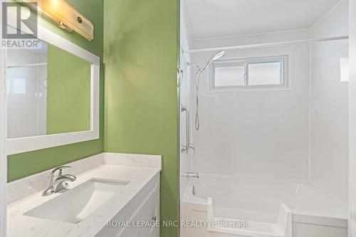 4 piece bathroom - 6 Brookbanks Drive N, St. Catharines (Lakeport), ON - Indoor Photo Showing Bathroom