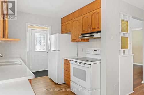 Ample counter ... - 6 Brookbanks Drive N, St. Catharines (Lakeport), ON - Indoor Photo Showing Kitchen With Double Sink
