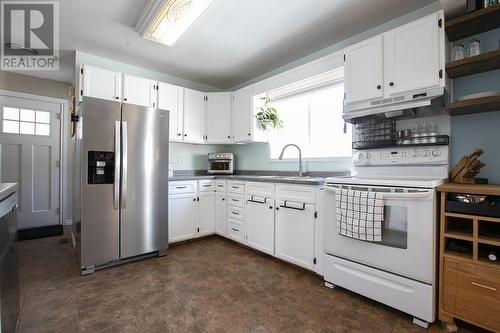 28 Parker Ave, Sault Ste. Marie, ON - Indoor Photo Showing Kitchen